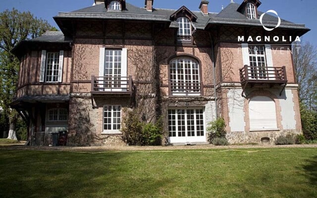 Le Manoir de la Celle-Saint-Cloud